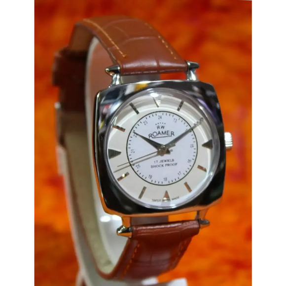 Vintage 1977 Roamer Manual Mens Silver Watch W/Leather Strap & White accents - Picture 2 of 5
